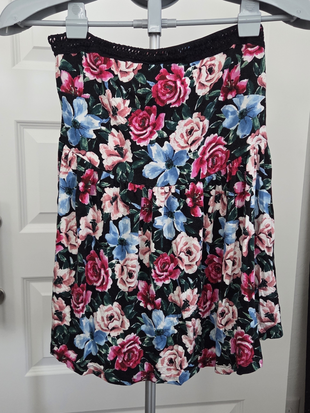 Torrid Size 00 Black TubeTop with Pink & Blue Floral Print